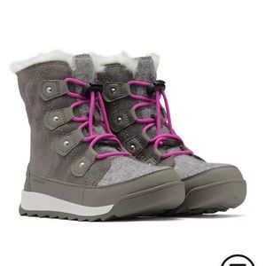 Very little use- Sorel Whitney Joan boots sz 3